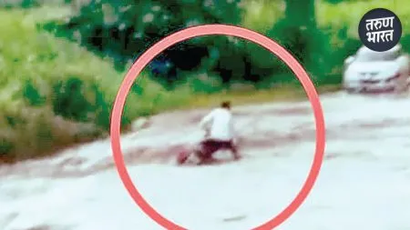 Kolhapur News : हेब्बाळ-जलद्याळ येथील ओढ्यातून वाहून गेलेल्या दुचाकीस्वाराची सुटका Youth trapped in floodwaters saved by villagers' vigilance in nesari