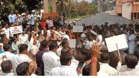 kolhapur : डिबेंचर’कपातीवरून दूध उत्पादक शेतकऱ्यांचा गोकुळवर धडक मोर्चा ; आंदोलक आणि पोलीस यांच्यात झटापट Milk farmers stage protest march on Gokul over 'debenture' cut