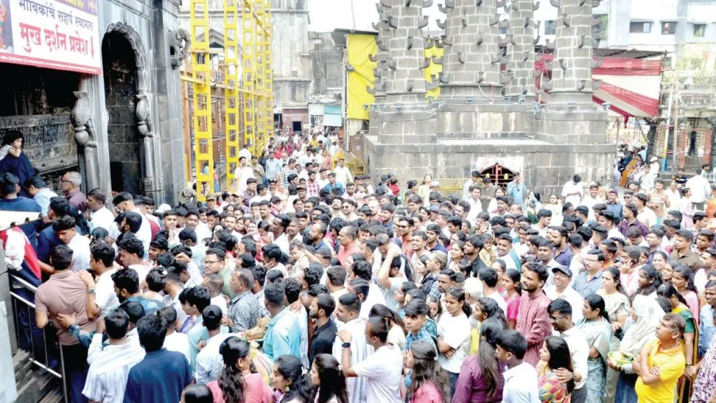 Ambabai Temple Kolhapur : दीपावलीनिमित्त हजारो भाविक अंबाबाई चरणी ! Deepotsav in full swing at Ambabai Temple in Kolhapur