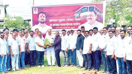 Sangli : आटपाडीत रस्ते खडीकरण कामांचा शुभारंभ Shiv Sena's focus on infrastructure development in Atpadi