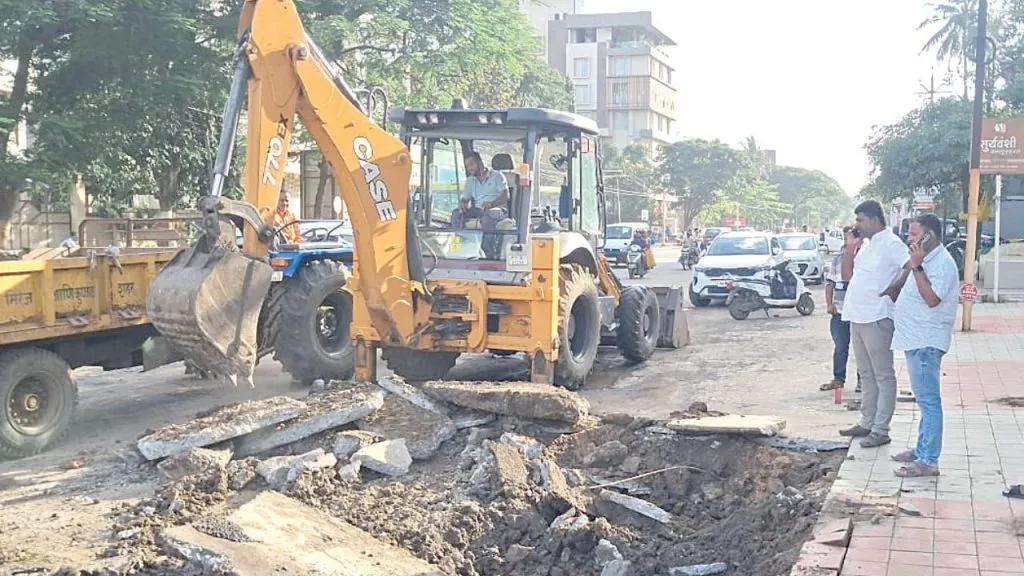 Sangli : सांगलीत माधवनगर रोडवरील फुथपाथवर महापालिकेची धडक कारवाई Sangli Municipal Corporation removes encroachments on footpaths