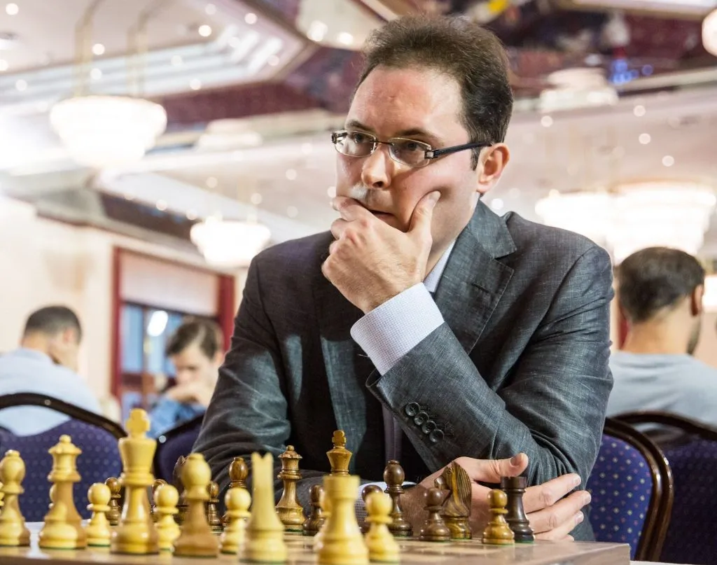 चौथ्या फेरीत अर्जुनचा लेकोशी, तर प्रज्ञानंदाचा सामना दुबोव्हशी Arjun faces Leko, while Praggnanandhaa faces Dubov