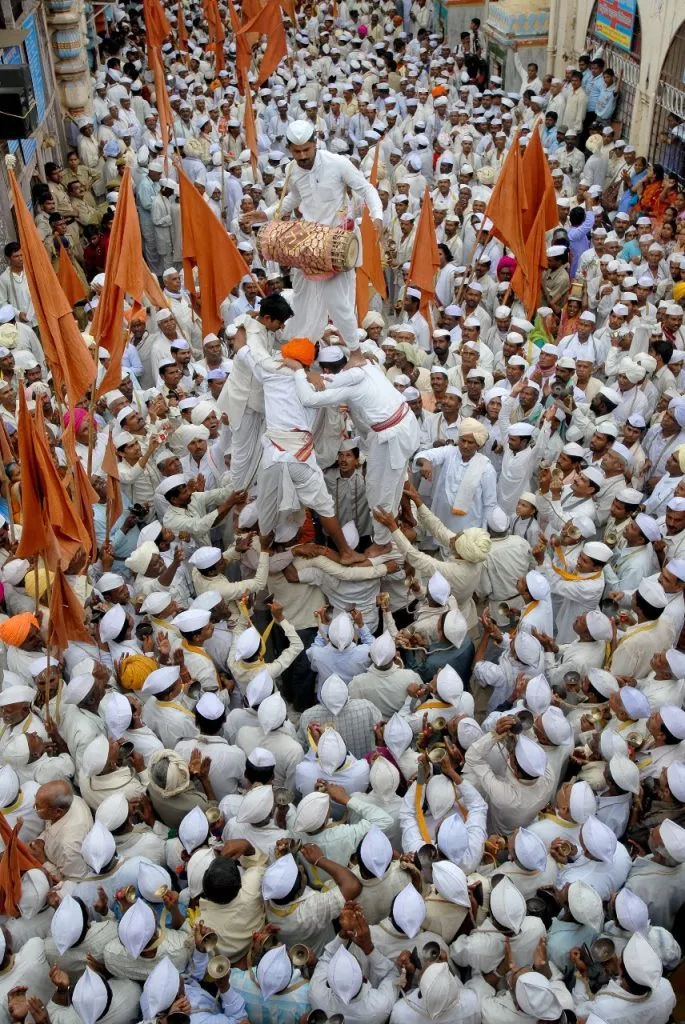 वरेरकर नाट्यासंघ सभागृहात संदेश भंडारे यांचे आज ‘आनंद वारी’ छायाचित्र प्रदर्शन Sandesh Bhandare's 'Anand Wari' photo exhibition