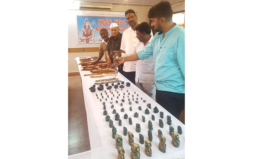 कार्तिक मासनिमित्त सुरू असलेल्या रुद्राक्ष प्रदर्शनाचे शेवटचे दोन दिवस Last two days of Rudraksha exhibition