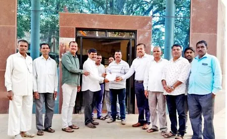 लालवाडी-चापगाव-अवरोळी रस्त्याची दुरुस्ती न झाल्यास रास्तारोको Road blockade if Lalwadi-Chapgaon-Avaroli road is not repaired