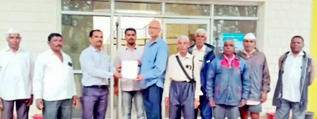 मलप्रभा नदी पूल-मुघवडे क्रॉसपर्यंत रस्त्याची दुरुस्ती करा Repair the road up to Malaprabha River Bridge-Mughavade Cross