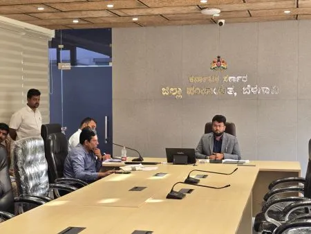 रिक्त पदांवर 5 वर्षे सेवा बजावलेल्यांना पदोन्नती द्या Promote those who have served for 5 years in vacant posts.