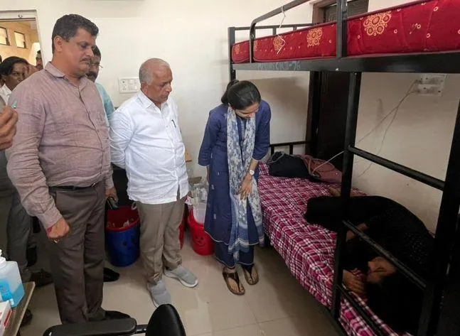 मोरारजी देसाई निवासी शाळेला खासदार जारकीहोळी यांची भेट MP Jarkiholi visits Morarji Desai Residential School