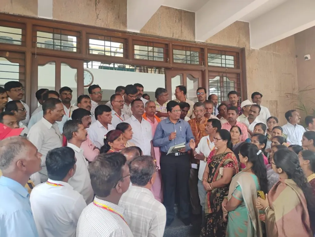 Librarians' statement to the District Panchayat CEO