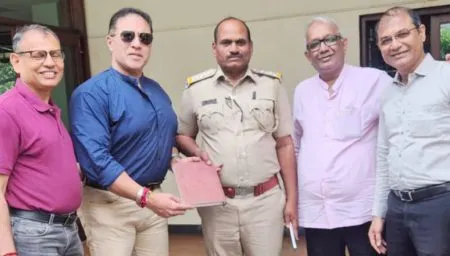 कापड व्यावसायिकांच्या मागण्यांसाठी वजन मोजमाप अधिकाऱ्यांची घेतली भेट Met with weighing officers to discuss demands of textile traders