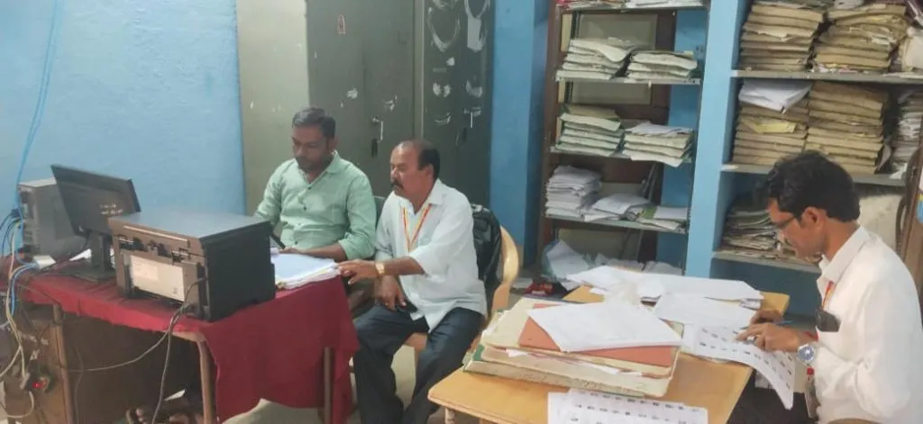 मनपाच्या कोनवाळ गल्ली कार्यालयाचे सर्व्हरडाऊन Server down at Konwal Galli office of the Municipal Corporation