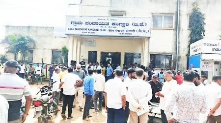 गावातील शांतता भंग करणाऱ्यांना समज द्या Give an explanation to those who disturb the peace in the village