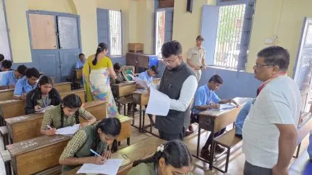 जि.पं.सीईओ राहुल शिंदे यांच्याकडून प्रतिभा शोध परीक्षेचा आढावा Review of talent search exam by ZP CEO Rahul Shinde