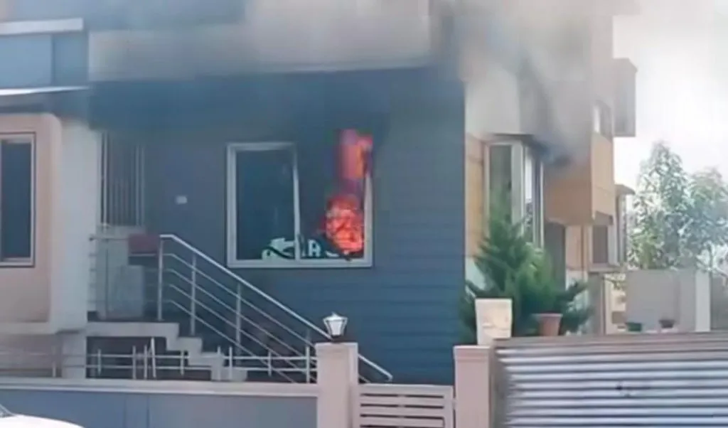 House catches fire in Srinagar