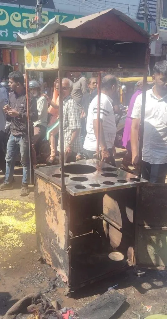 स्वीटकॉर्न गाड्यावरील सिलिंडरला आग Cylinder fire on Sweetcorn trains