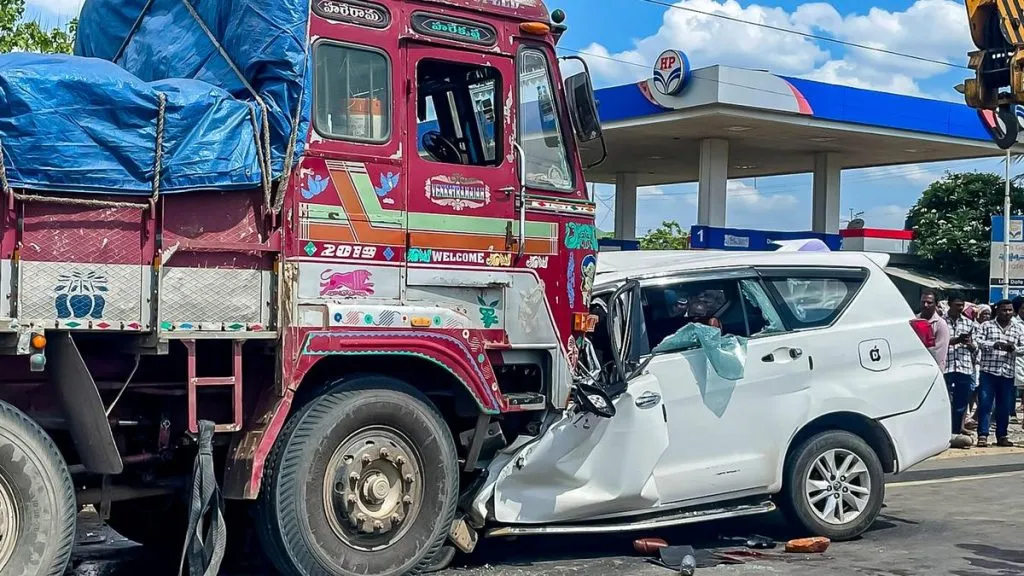 रस्ते दुर्घटनांमुळे 1.7 लाख लोकांचा मृत्यू 1.7 lakh people died due to road accidents