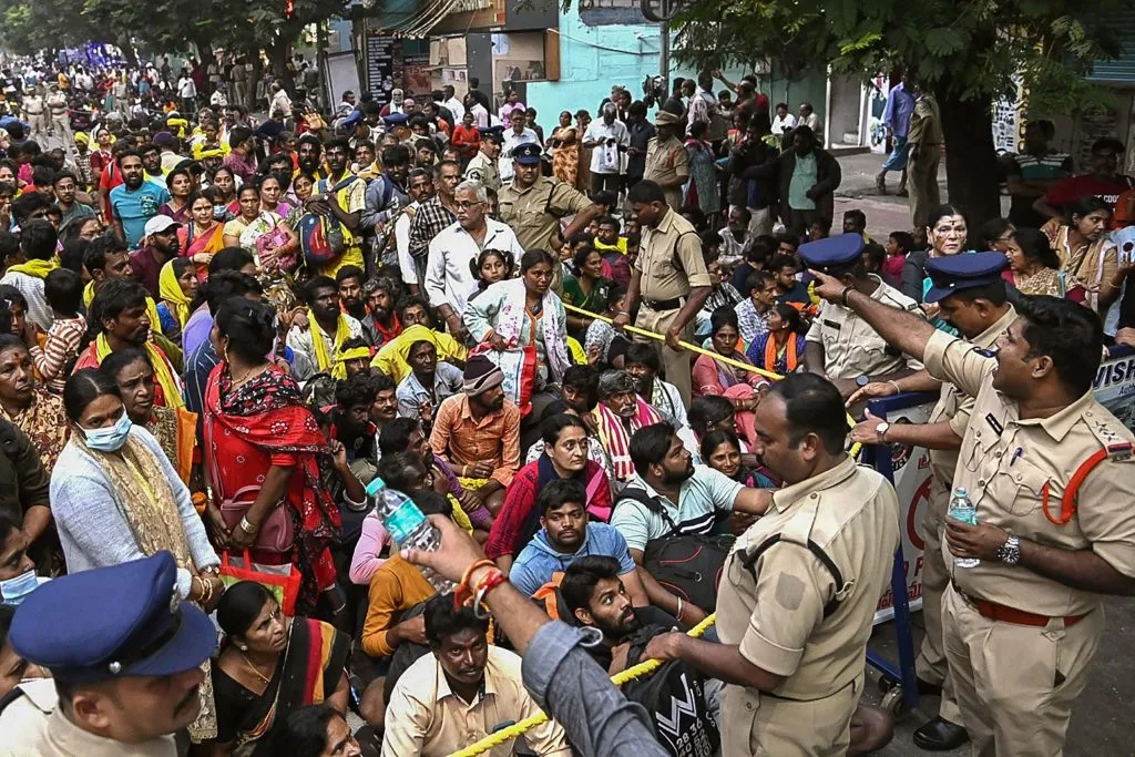 10 killed in stampede at Venkateswara temple in Andhra