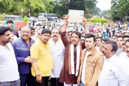 भुयारी मार्गाविरुद्ध भाजपची जागरुकता मोहीम BJP's awareness campaign against the subway