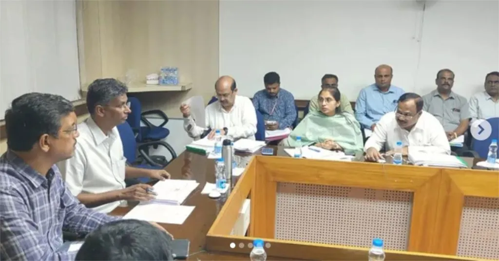 ‘सार्वजनिक बांधकाम’च्या विकासकामांचा मंत्री जारकीहोळी यांनी घेतला आढावा Minister Jarkiholi reviewed the development works of 'Public Works'