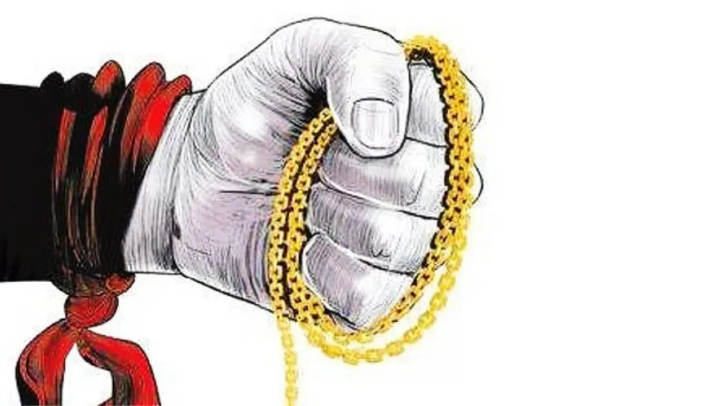 Hubballi youth's gold chain stolen during Rajyotsav procession