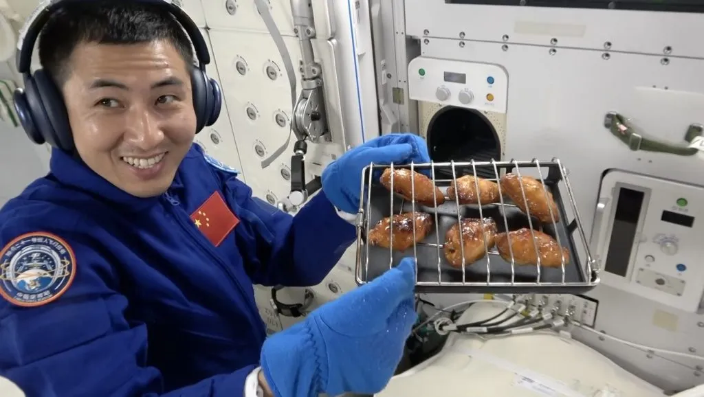 अंतरिक्षात शिजवले अन्न Food cooked in space