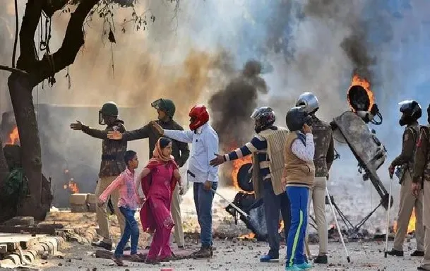 दिल्ली दंगलीतील आरोपींना जामीन द्या