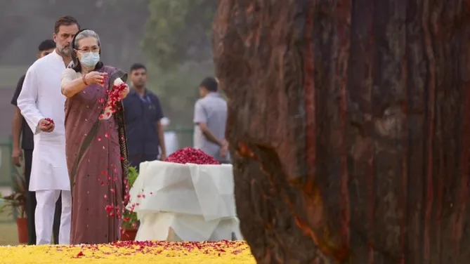 इंदिरा गांधी यांना काँग्रेस नेत्यांची श्रद्धांजली Congress leaders pay tribute to Indira Gandhi