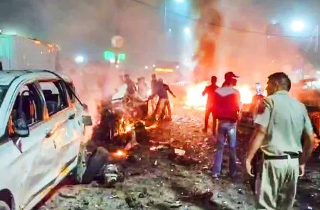 Powerful explosion in car in Delhi