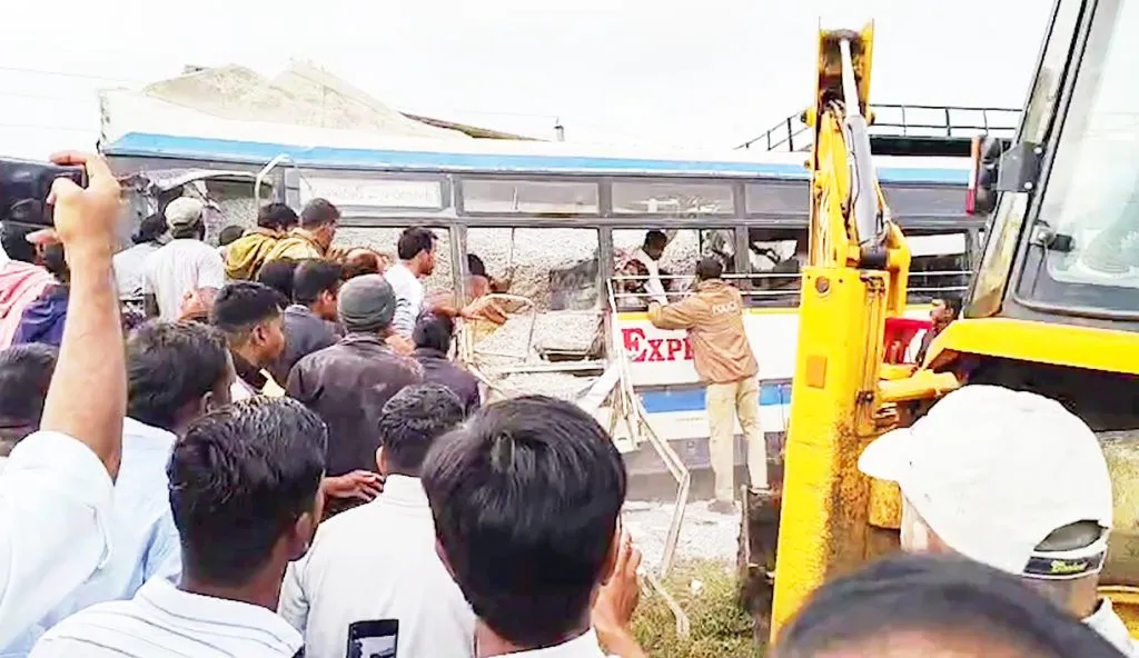 24 killed in horrific accident in Telangana