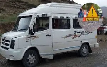 ट्रॅव्हलर दरीत कोसळून उत्तराखंडमध्ये 2 ठार