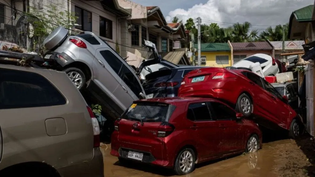 Typhoon Kalmegi wreaks havoc in the Philippines