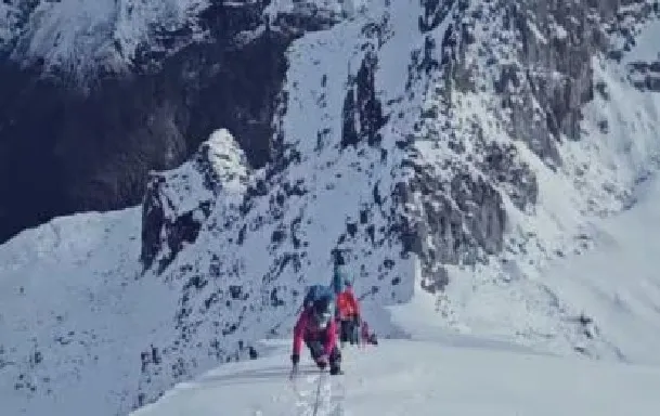 नेपाळमध्ये हिमस्खलन, 7 गिर्यारोहकांचा मृत्यू Avalanche in Nepal 7 climbers killed