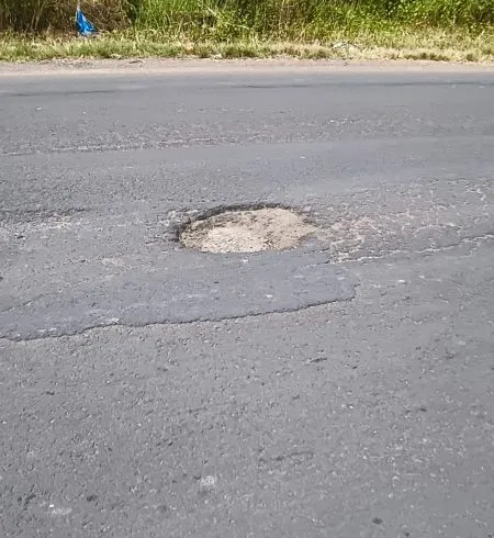 Life-threatening potholes on the road in Karadiguddi Ghat: Danger to vehicle owners