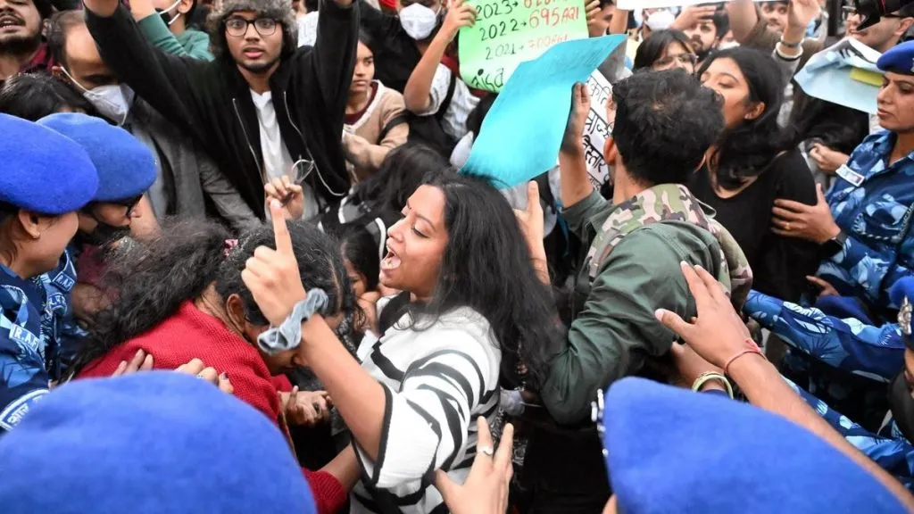 Delhi in red zone, protests against pollution