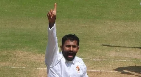 गोपालचे अर्धशतक तसेच गोलंदाजीत चार बळी Gopal's half-century and four wickets in the bowling
