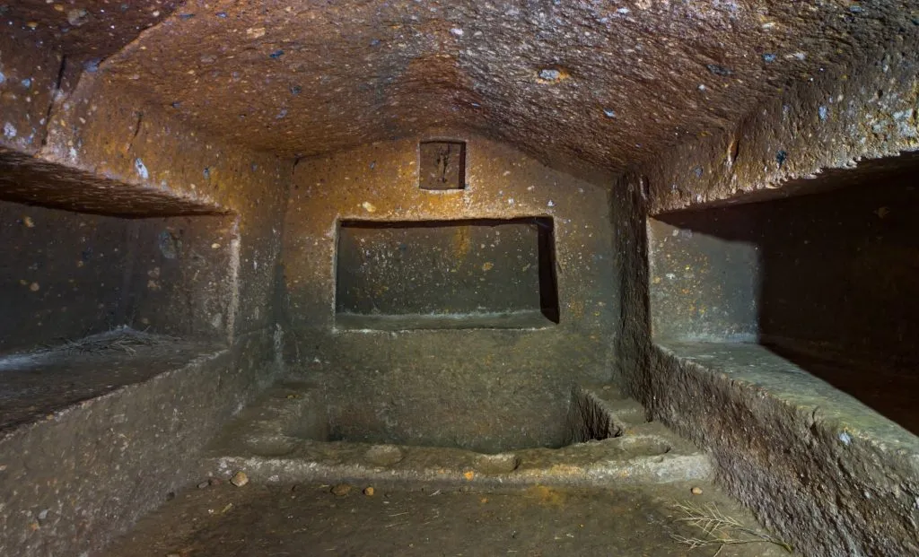 2600-year-old tombs found in the mountains of Italy