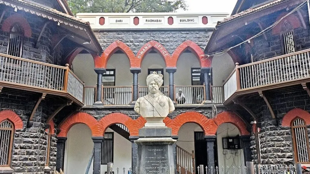 मल्टीस्पेशालिटी हॉस्पिटलच्या पर्यायी जागेबाबत प्रतिज्ञापत्र सादर करा