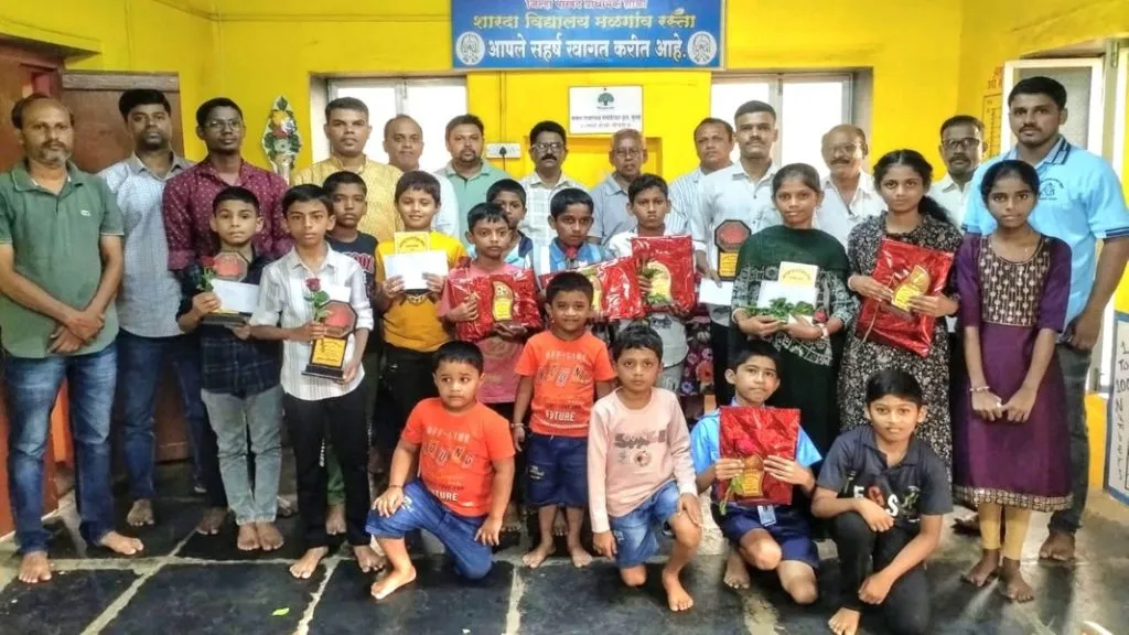 मळगाव येथील दुर्ग बांधणी स्पर्धेत अर्जुन गावकर प्रथम