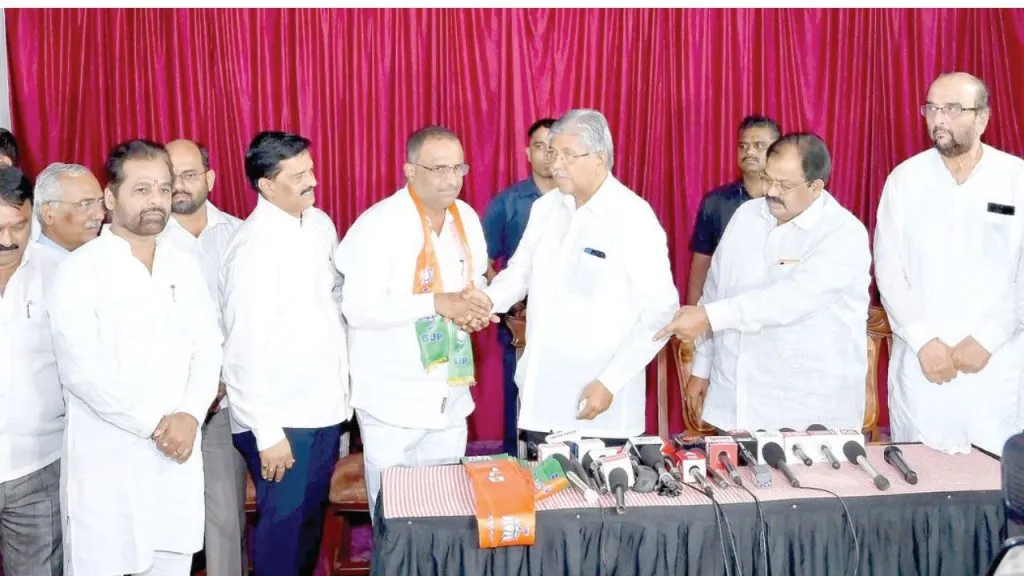 Kolhapur Politics : राष्ट्रीय काँग्रेसला खिंडार; अप्पी पाटील यांचा भाजपमध्ये प्रवेश Appi Patil joins BJP