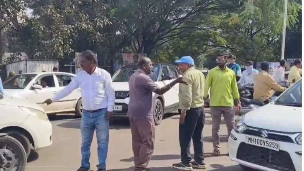 Crowd of devotees for Datta Darshan