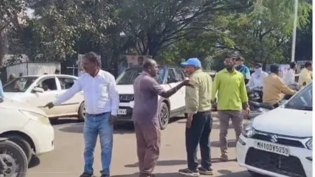 kolhapur: औरवाड येथे वाहतुकीची कोंडी ; तिन्ही दिशेने समोरासमोर वाहने आल्यामुळे गोंधळ Crowd of devotees for Datta Darshan