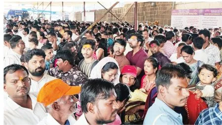 Kolhapur : अंबाबाई मंदिराचा परिसर भाविक-पर्यटकांनी गजबजला Devotees flock to Ambabai temple even in the drizzle