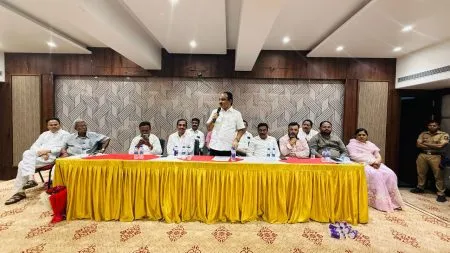 Satara : स्थानिक स्वराज्यासाठी राष्ट्रवादी काँग्रेसच्या पदाधिकाऱ्यांनी सक्रिय व्हावे ; ना. मकरंद पाटील यांचे आवाहन Ambitious meeting of NCP in Satara district