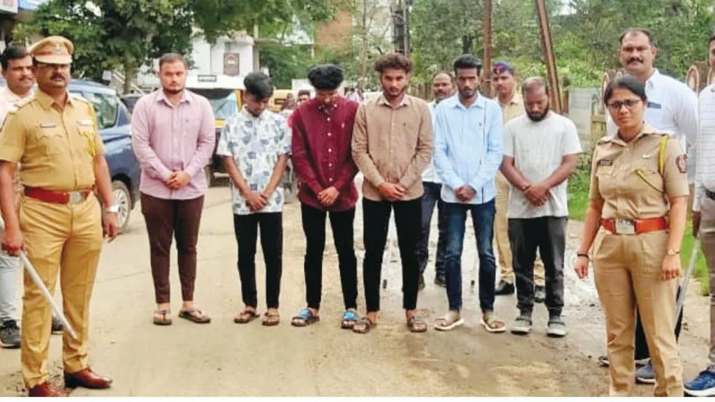 Kolhapur Crime : सोशल मीडियावर दादागिरी दाखवणाऱ्या तरुणांचा शाहूपुरी पोलिसांनी उतरला रुबाब ! Shahupuri police take action over objectionable status