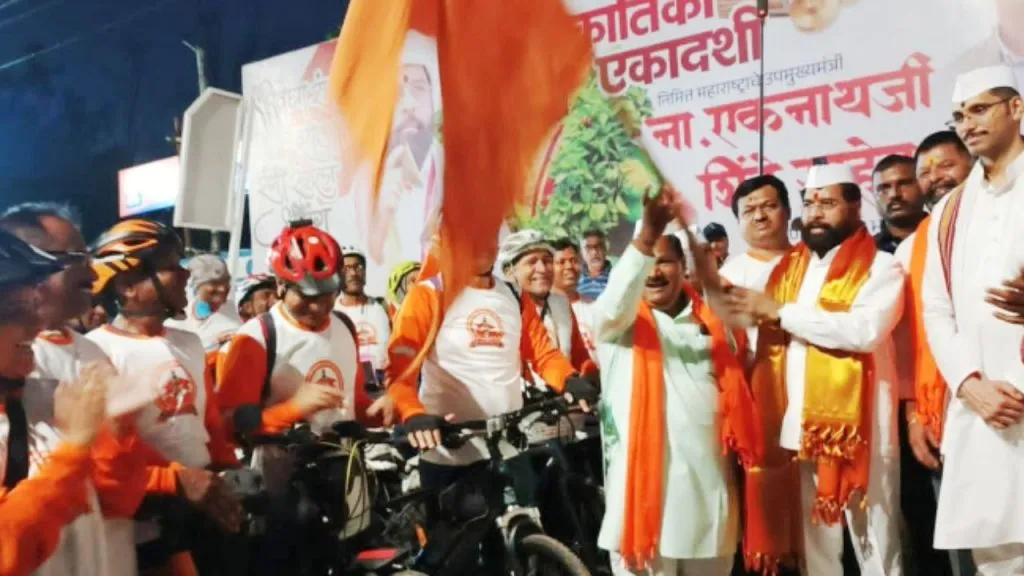 Eknath Shinde : पंढरपूर ते घुमाण संत नामदेव महाराज रथयात्रेचा उपमुख्यमंत्री शिंदे यांच्या हस्ते प्रारंभ Saint Namdev Maharaj's Rath Yatra and Cycle Tour begins