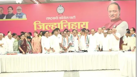 Former corporators from Kolhapur publicly join NCP