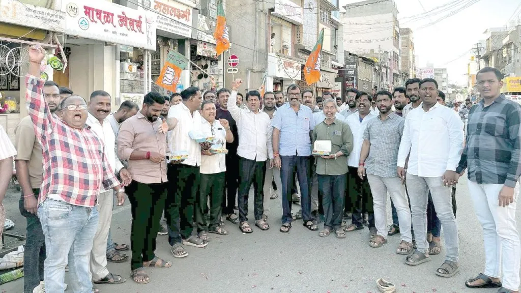 Islampur is now called Urun-Ishwarpur.