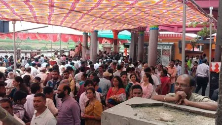 kolhapur : कार्तिक पौर्णिमेला नृसिंहवाडीत भाविकांची गर्दी ! Devotees queue up for darshan at Shri Datta temple all day long