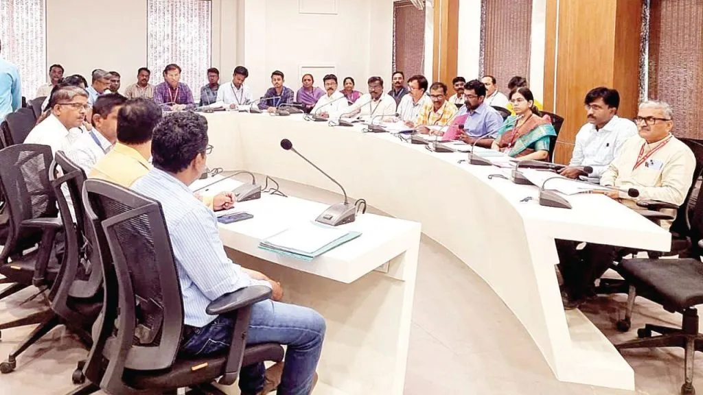 Sangli : सांगली महापालिकेत अधिकारी-कर्मचाऱ्यांवर शिस्तभंगाची कारवाई Satyam Gandhi warns against those who are lax in the affairs of citizens