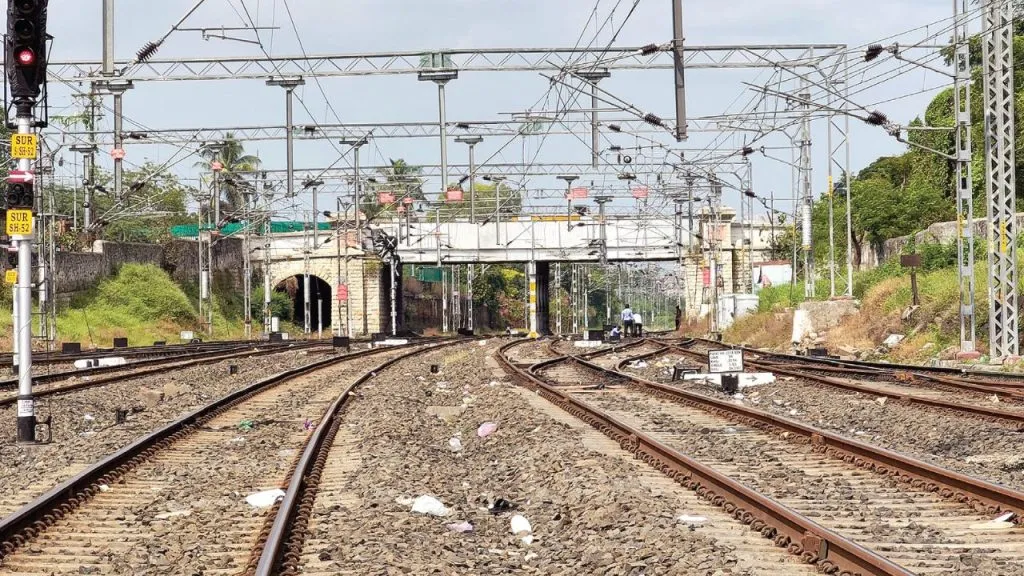 Thrilling accident involving a bus from Barshi Agar